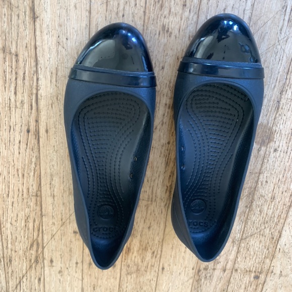 Black crocs Brooklyn dipped round toe flats women’s size 9 good used condition - Picture 3 of 6